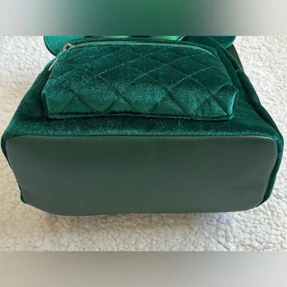FINAL PRICE DROP! Bioworld Disney Minnie Mouse Green Velvet Mini Backpack NWT - Picture 4 of 14